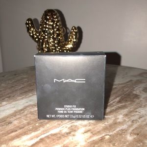 Mac studio fix powder